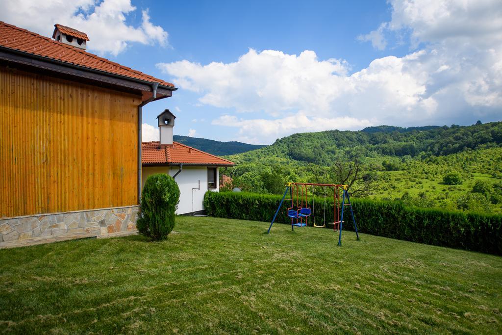 Sinabovite Houses Hotel Badevtsi Exterior photo